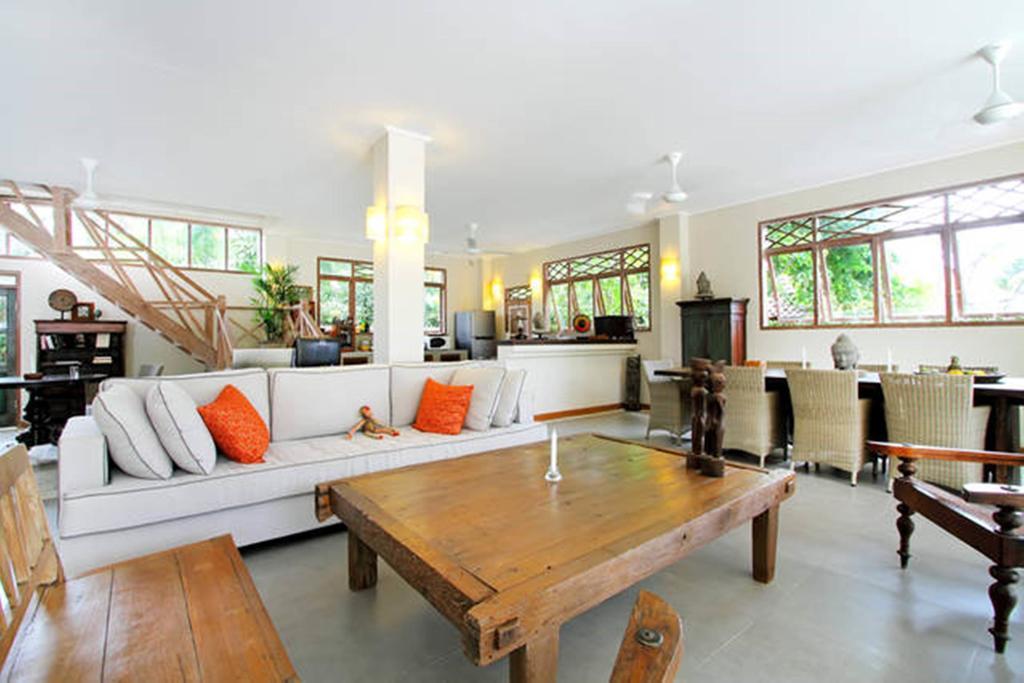 Villa Varuna Legian Habitación foto